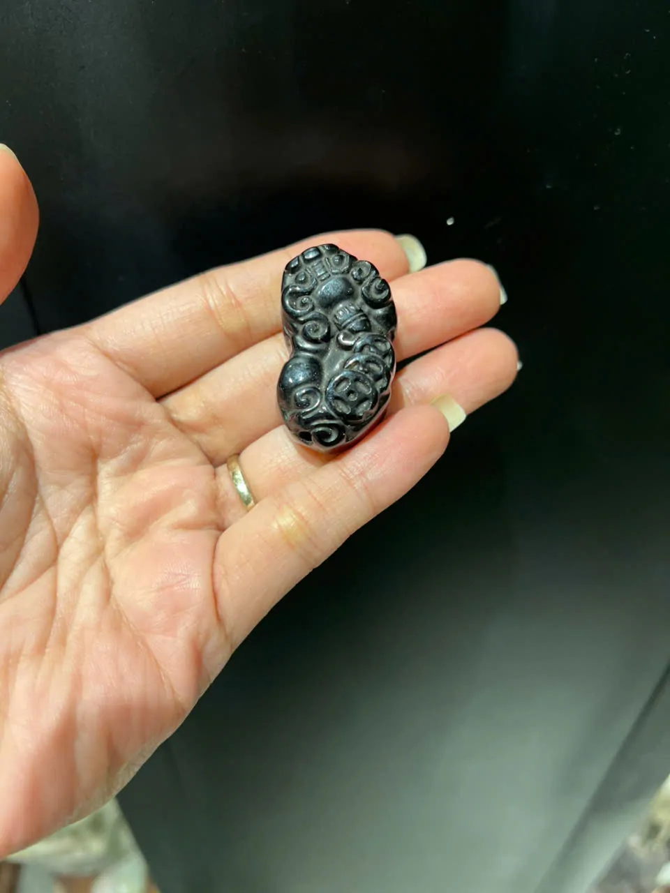 Tỳ Hưu hắc ngà cõng tiền trung S6481